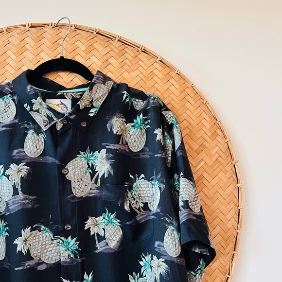 TOMMY BAHAMA ISLAND MODERN FIT MEN’S 100% SILK TROPICAL LUXURY HAWAIIAN SHIRT - Picture 4 of 9